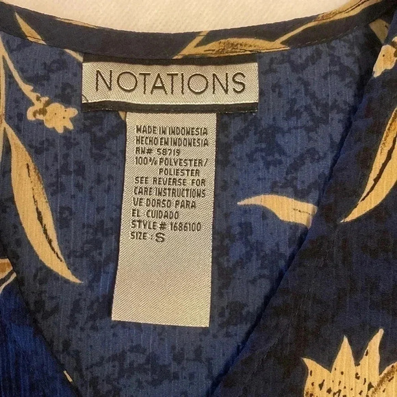 Simple T-shirt buttons down in  New Condition - Picture 2 of 6